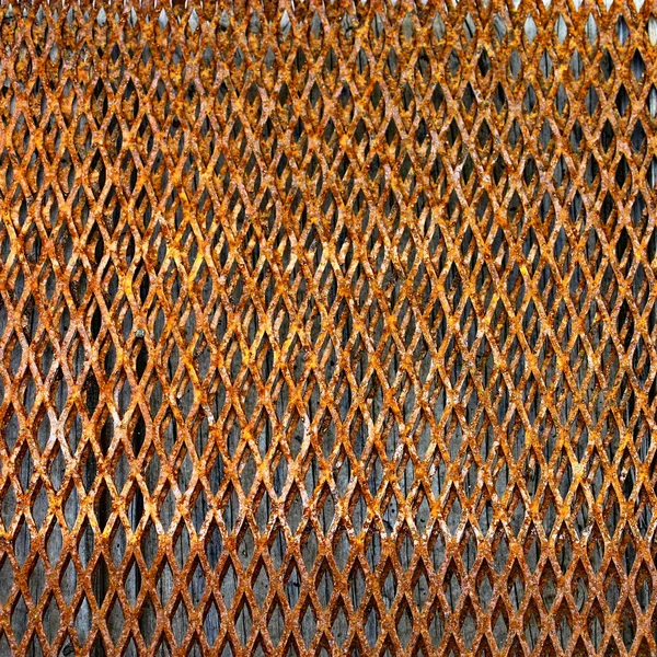 グランジ テクスチャ背景にグリル金属の穴 — ストック写真