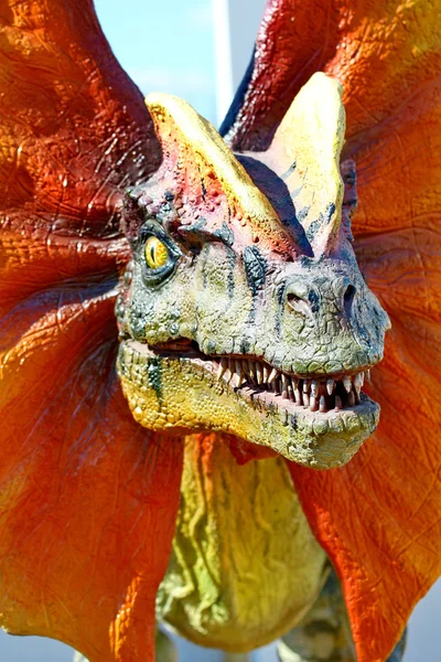 双脊龙恐龙橙色的项圈 — 图库照片