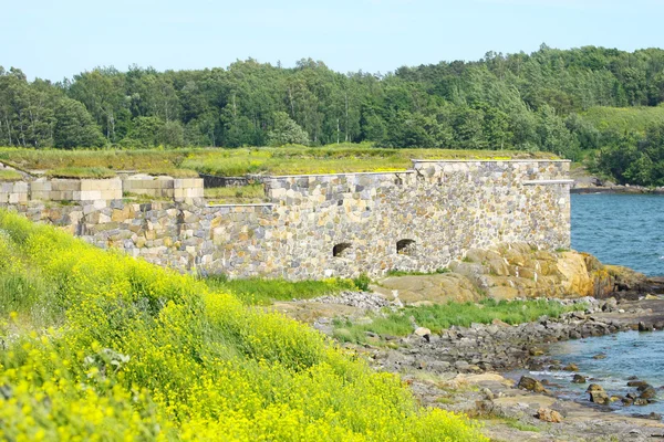 Kamienny mur twierdzy suomenlinna sveaborg w helsinki, Finlandia — Zdjęcie stockowe
