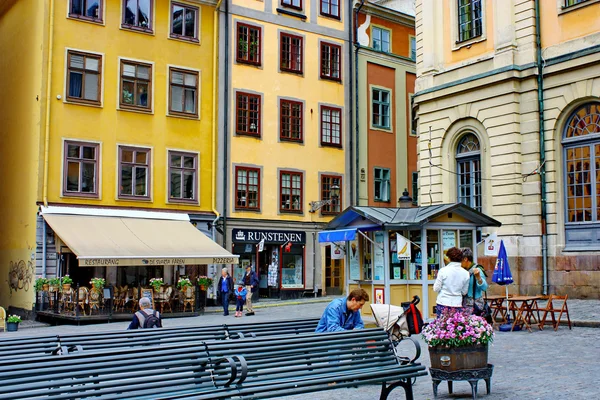 Tourists at Stortorget square in Stockholm — Stock Photo, Image