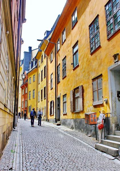 A lo largo de las calles del casco antiguo (Gamla Stan) en Estocolmo —  Fotos de Stock