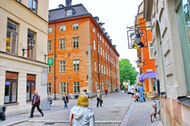 Stockholm eski şehrin sokaklarında