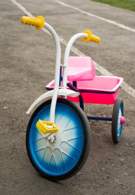 Çocuk üç tekerlekli bisiklet