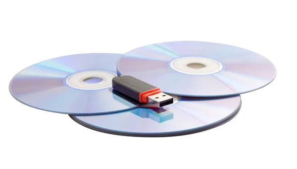 Три компакт-диска и USB флэш-накопитель — стоковое фото