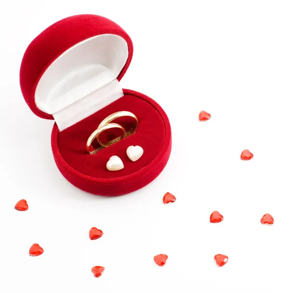 Γαμήλιο δαχτυλίδι σε ένα κιβώτιο δώρων — Φωτογραφία Αρχείου