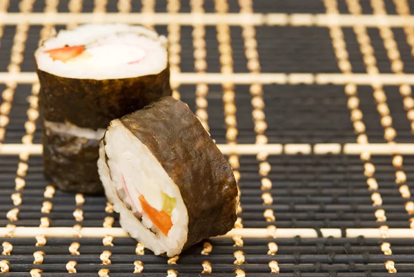 Sushi no tapete — Fotografia de Stock