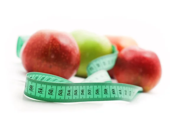 测量卷尺和苹果 — 图库照片