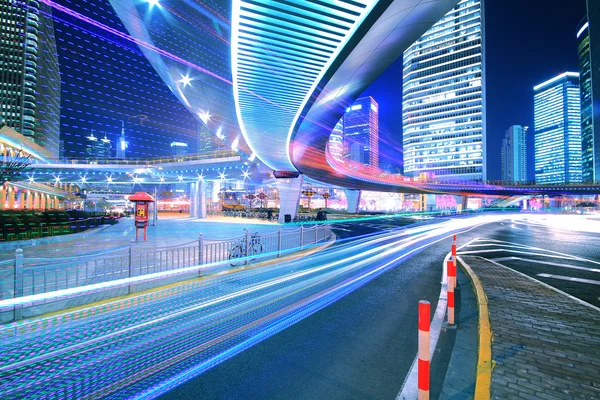 Cidade anel estrada luz trilhas noite em Xangai — Fotografia de Stock