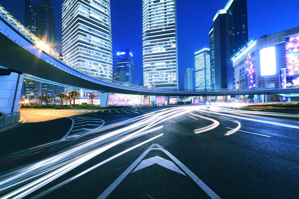 Ciudad anillo carretera luz senderos noche en Shanghai —  Fotos de Stock