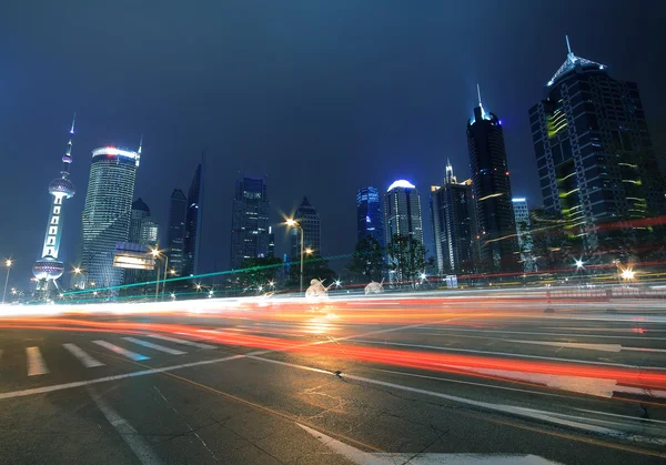 Megacity Highway in der Nacht Dämmerung Lichtwege in Shanghai China — Stockfoto