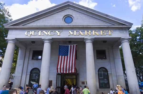 Quincy market budynku z — Zdjęcie stockowe