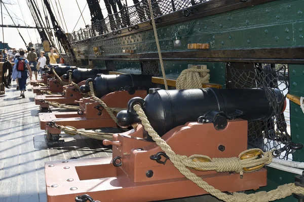 Kanonen auf Bürgerkriegsschiff — Stockfoto