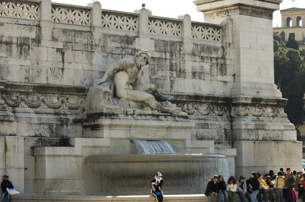 Fountain of Vittoriano complex in — Stock Photo, Image