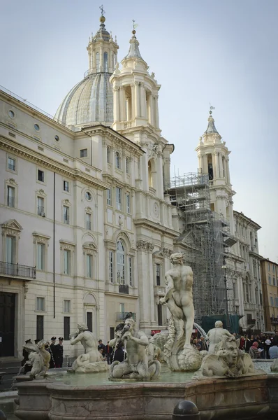 Basilica barocca e Fontana in Piazza Navona — Foto Stock