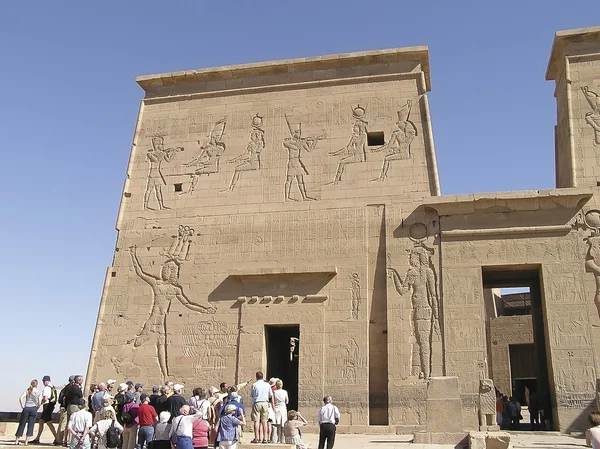 Philae Temple and tourists — Stock Photo, Image