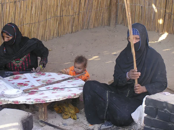 Bedoeïenen vrouwen en kind — Stockfoto