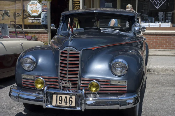 Винтажный автомобиль 1946 года — стоковое фото