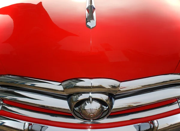 Röd 1954 klassisk bil — Stockfoto