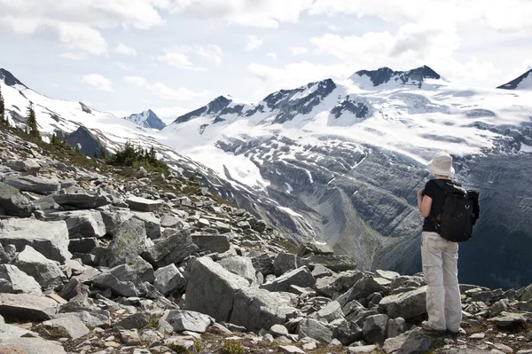Explorer in Glacier National Park — Stock Photo, Image