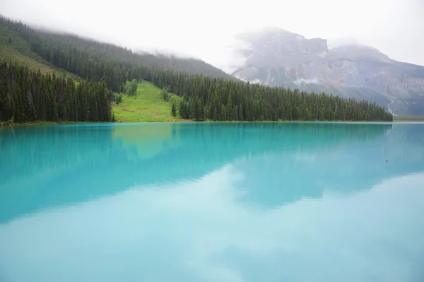Emerald-järvi — kuvapankkivalokuva