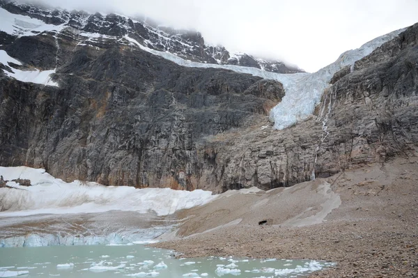 天使の氷河とカベル池 — ストック写真