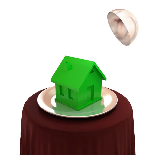 Groen huis op een zilveren schotel. — Stockfoto