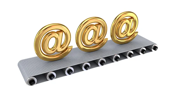 Goldene E-Mail-Schilder auf grauem Förderband — Stockfoto