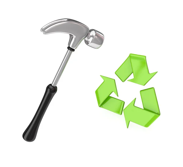 Verchromter Hammer und grünes Recycling-Symbol. — Stockfoto