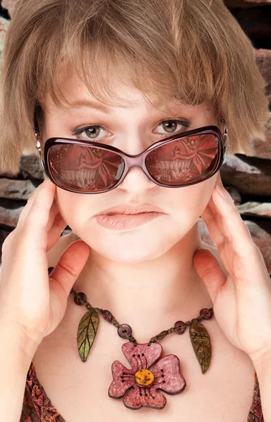 Komikus portré nő visel szemüveget — Stock Fotó