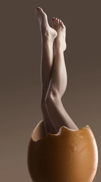 Largas piernas de señora bonita aislado — Foto de Stock