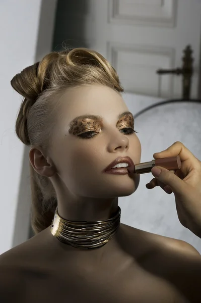 Mode Mädchen Make-up backstage — Stockfoto