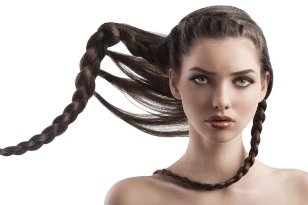 Retrato de una mujer joven con un estilo de pelo creativo —  Fotos de Stock