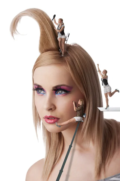Weinig make-up artiest op het werk — Stockfoto