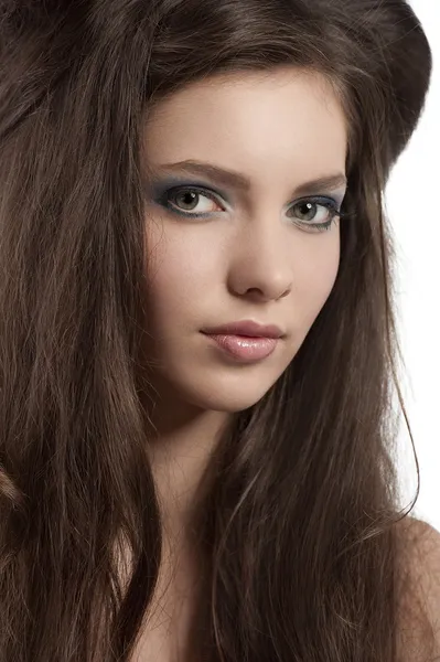Brunette avec maquillage des yeux bleus — Photo