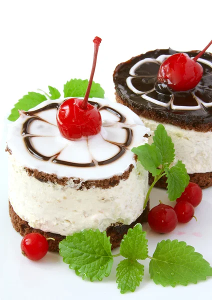 Chocolate cakes with cherry — Stock Photo, Image