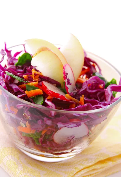 Vegetarian vegetable salad with red cabbage — Stock Photo, Image
