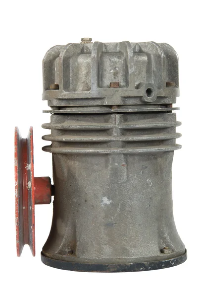 Compressor de ar antigo com polia (isolado ) — Fotografia de Stock