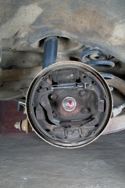 Old brake pads and cylinder brake drum — Stock Photo, Image