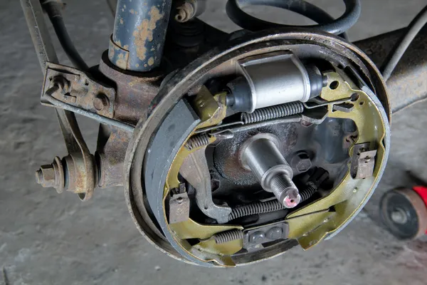 New brake pads and cylinder brake drum — Stock Photo, Image