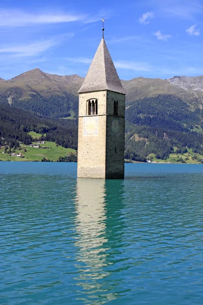 Resia jezero kostel — Stock fotografie