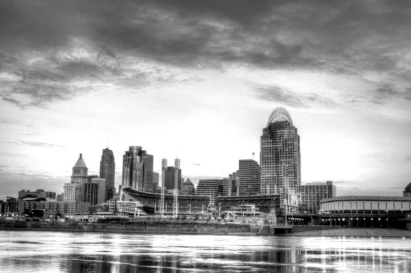 Cincinnati Ohio Skyline, mañana , —  Fotos de Stock