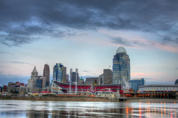 Cincinnati ohio panoramę, rano, — Zdjęcie stockowe
