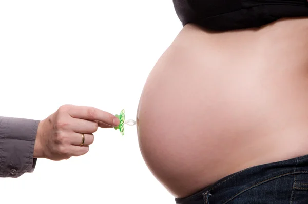 Vientre de mujer embarazada con maniquí aislado Fotos de stock libres de derechos