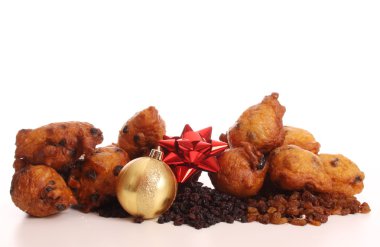 Hollandalı donuts oliebollen denir