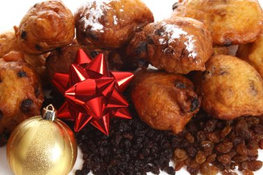 Hollandalı donuts oliebollen denir