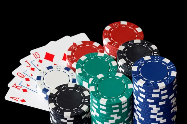 Fichas de póquer con cartas — Foto de Stock