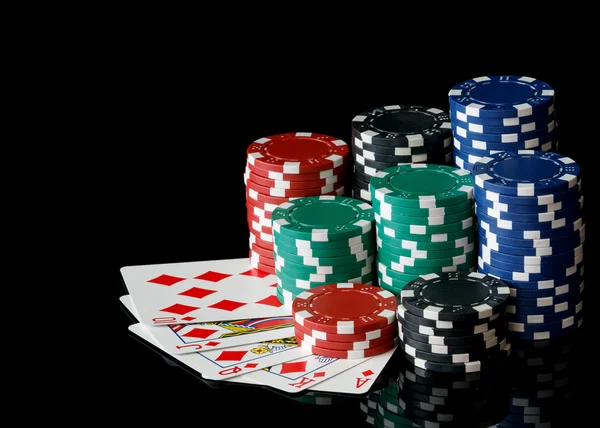 Фишки для покера с карты — стоковое фото