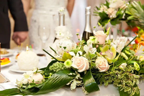 Prydnad i en tabell med bröllop — Stockfoto