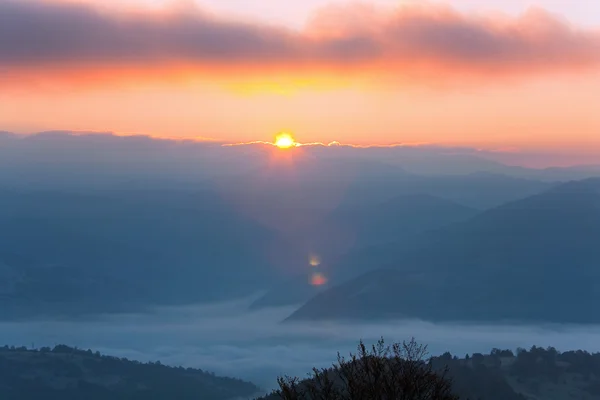 सकाळी शरद ऋतू पर्वत लँडस्केप — स्टॉक फोटो, इमेज