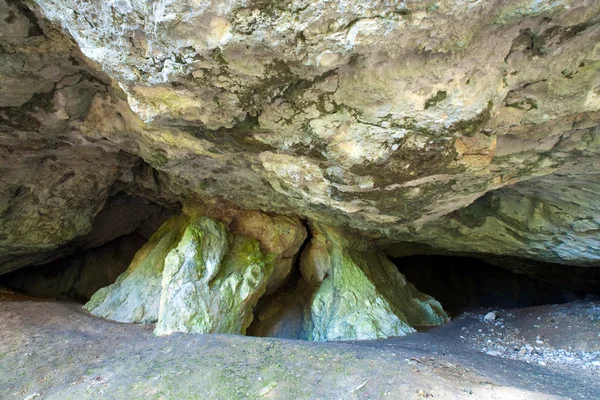 Jaskinia baldachim w rocky mount — Zdjęcie stockowe